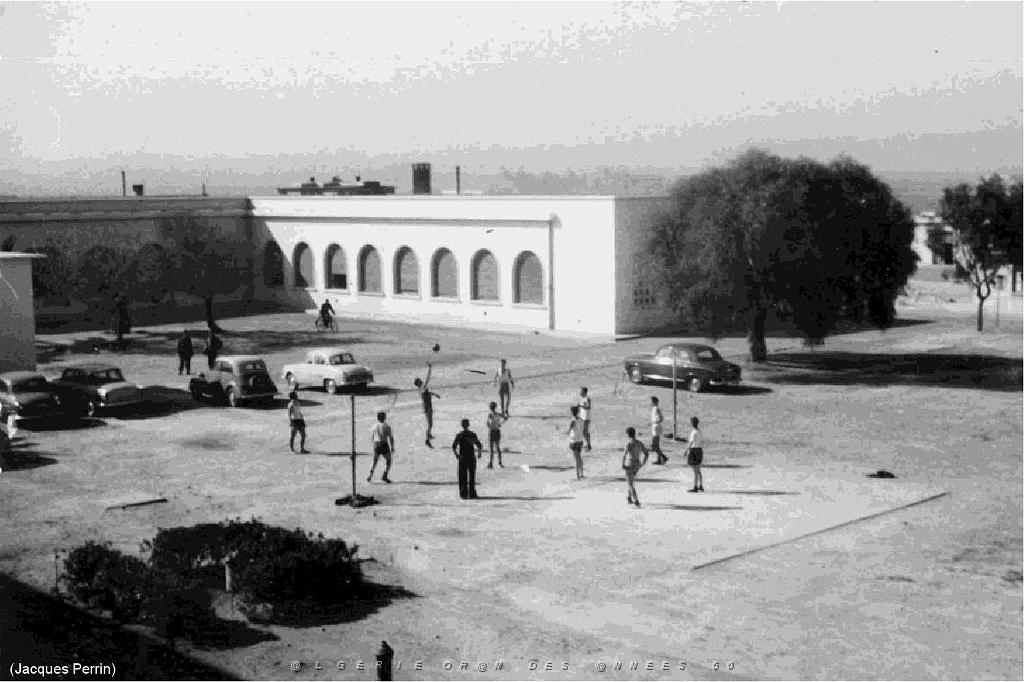 122 - AERODROMES ET BASES 1945-1962-1-ORAN LA SENIA BA 141 (68).jpg